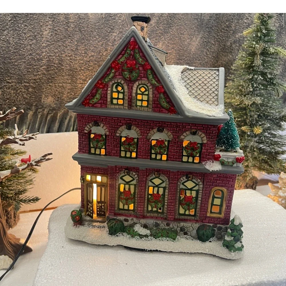 St Nicholas Square SANTA'S TOY SHOP SNS Village Collection Lighted Building 2005